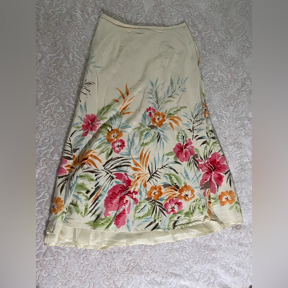 Talbots Floral Maxi Skirt, Size 8, New
with Tags, Elegant & Versatile